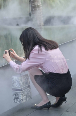 23519-5=70邻居韵味肉丝女子 16P