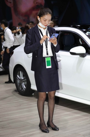 黑 丝汽车销shou街拍美眉美tui哇塞