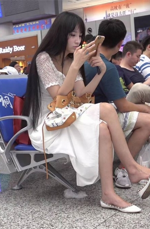 主播级长发萌妹的微露趾挑鞋，你喜欢否？