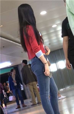 4k-粉高跟紧身蓝牛长发美颜小姐姐 [1.69 GB]