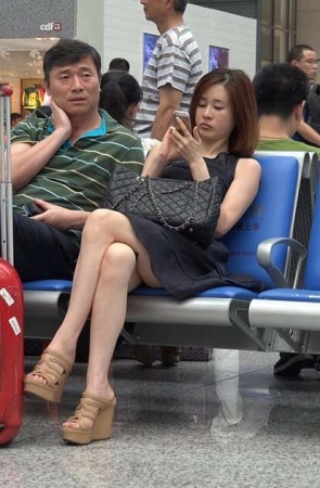 4K – 街拍长腿MM的高分美足 [621 MB/MP4]