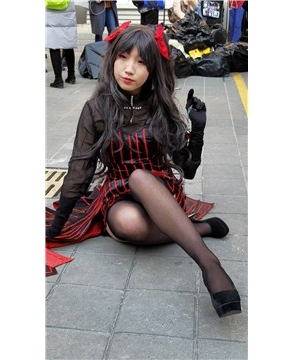 4K-展会外拍的性感极品黑丝二次元cosplay少女