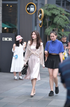 小姐姐的裙子好贴身