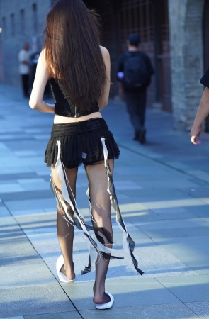 逛街黑丝小美女
