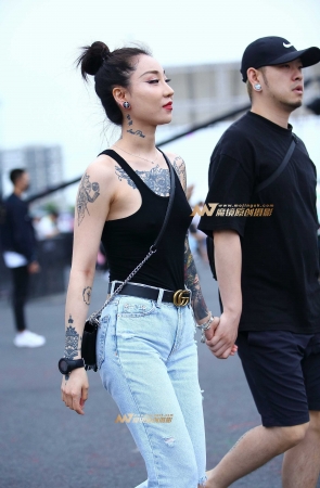 潮流纹身小背心