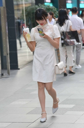 23516-18=37肉丝穿搭小姐姐 13P