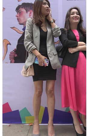 漂亮的黑裙美熟