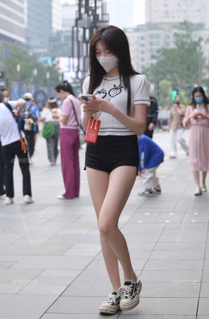 甜美小清新女孩。230917-7-70 14P