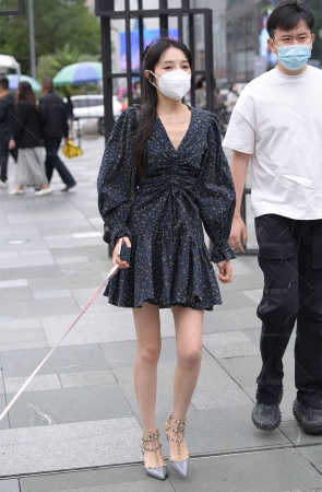 遛狗女生240523-6-52 15P