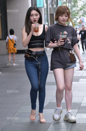 这紧牛翘臀小姐姐，可以称呼为:极品吗？