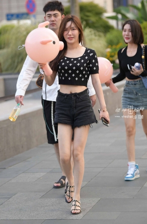 22823-3+81美腿女友 18P