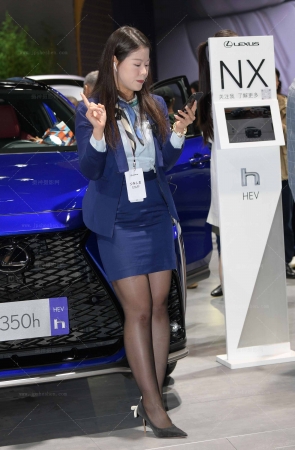 231119-17=82√黑丝主播，蓝色职工装 11P