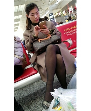 4k超清，街拍黑丝知性美腿少妇美女