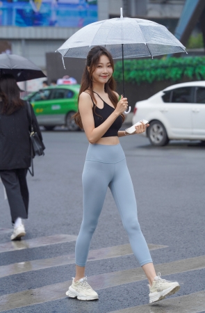 甜美可人运动女孩