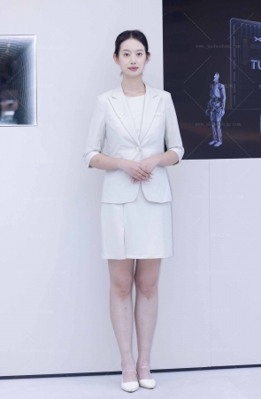 LB012-56P 两位气质绝佳的美腿礼仪小姐 9P