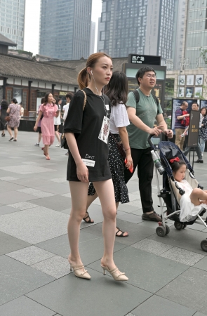 下装消失的高跟美腿美女