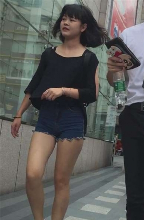 街拍美臀热裤圆臀美女 [189 MB]