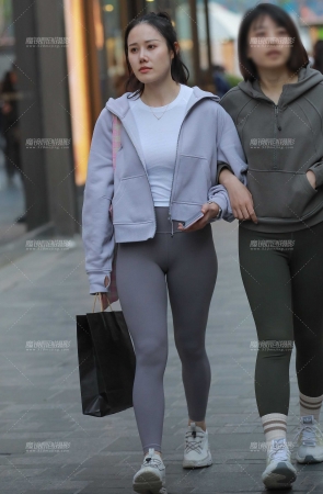 紧身瑜伽裤小姐姐