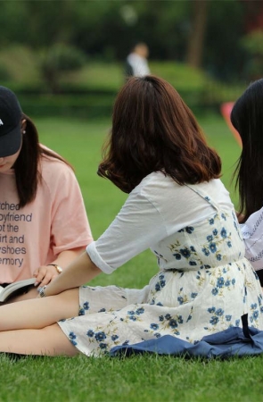 No1311 裸足主打，棉袜点缀，三个女生玩出种种俏皮美姿让人目不睱接 第3套