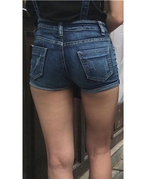 爱拍照的宽臀超短牛仔裤美女 [4.50 GB]