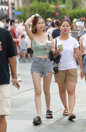 清秀的脸蛋，超爱~