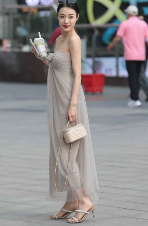 气质街拍高跟少妇-14P