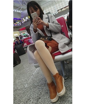 4k-高铁站拍摄美腿肉丝袜美眉