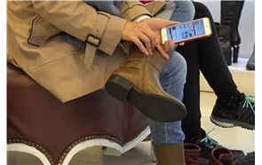 4K – 打开手机让店员找同款？[978 MB8/MP4]