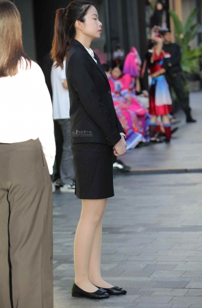 【街拍心灵】物业顾问街拍制服肉丝美腿