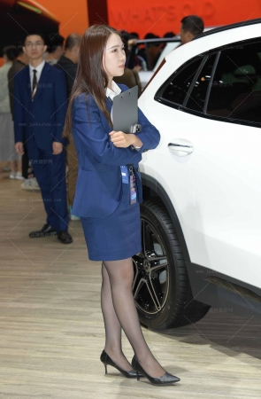 241121-10=67√小不点也挺迷人的啊 9P