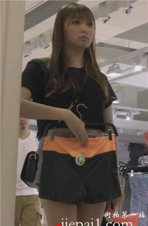 清纯黑T恤牛仔热裤小美女 [1.87 GB]