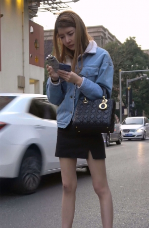 路边约滴滴打车的极品恨天高美腿美女