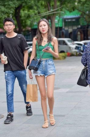 靓丽热牛小姐姐