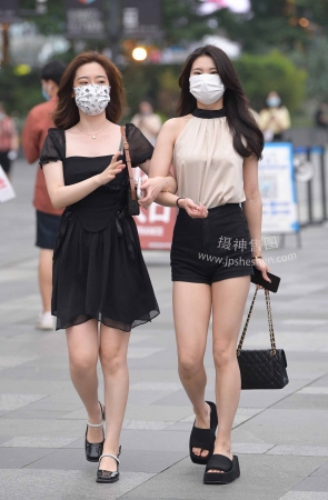 2262-17+55热裤肉腿闺蜜 17P