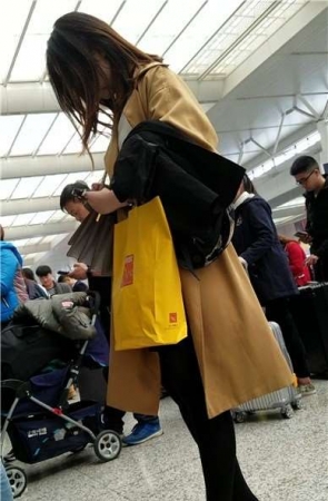 4k-长风衣黑裤袜高挑漂亮美女