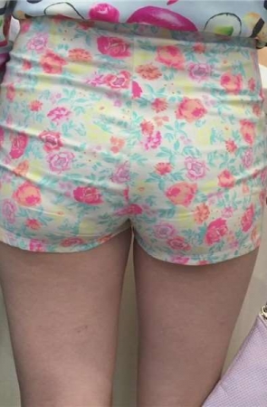 超级丰臀碎花短裤美眉 [4.09 GB]