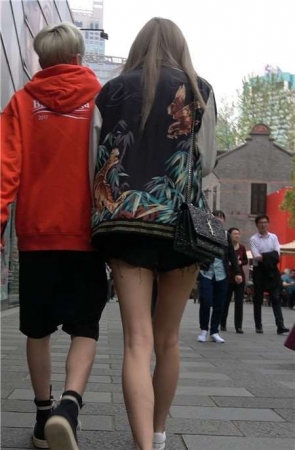 4k-小清新美腿墨镜街拍美女 [1.12 GB]