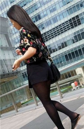 4k超清，街拍黑丝袜苗条好身材美女小姐姐