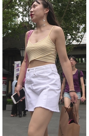 爱笑的漂亮清凉妹子[1.12G/MP4]