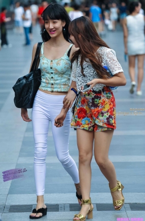 李欢原创——–白裤，美女（25P）