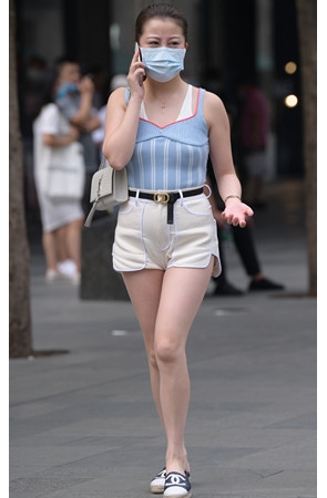 打电话的丰腴美女(51P)[1.04G/JPG] 