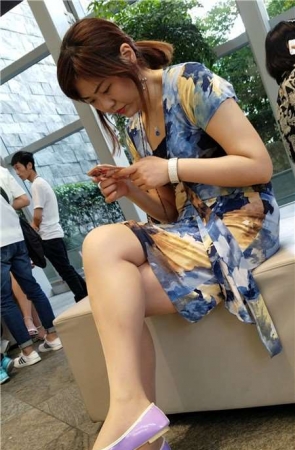 4k-街拍超级性感美腿连衣裙女神姐姐