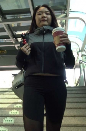 4k-黑色紧身弹力裤运动鞋街拍美女第二季 [1.32 GB]