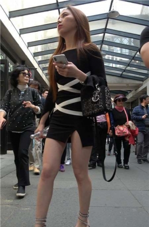 4k-超性感黑色包臀裙美腿街拍美女 [1.56 GB]