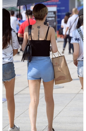 短发牛仔热裤MM(40P)[171M/JPG]