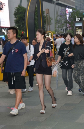 超短包臀裙，丝腿朲槭