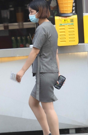 街拍肉丝高跟OL