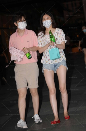 尤物看一眼就很“哇塞240230-12-59（春光外泄） 15P