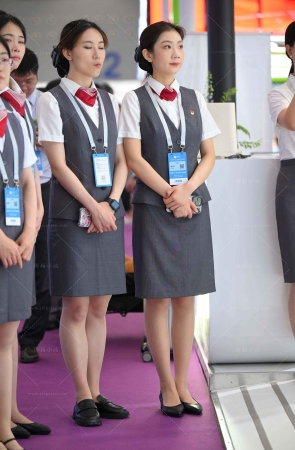 金融公司丝腿小姐姐坐姿