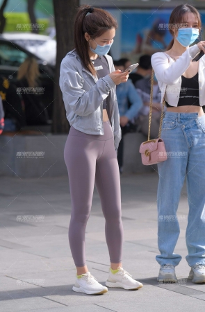 漂亮的瑜伽裤妹子